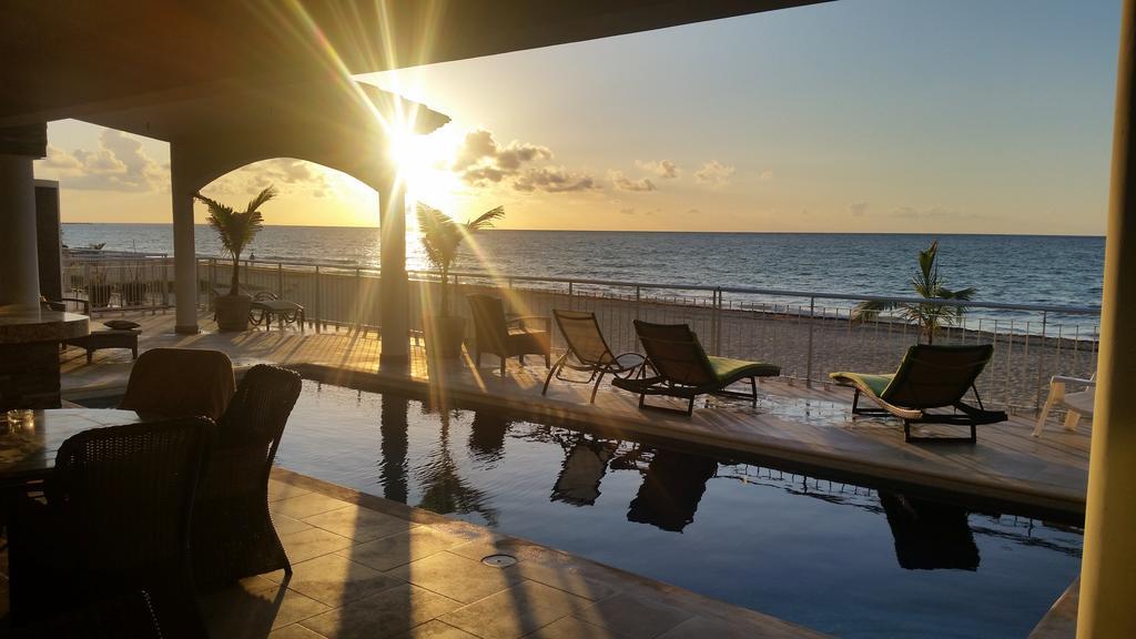 Villa Villa Rebeka - Spectacular Beachfront Oceanview 4 Bedroom - At Playacar Phase I *