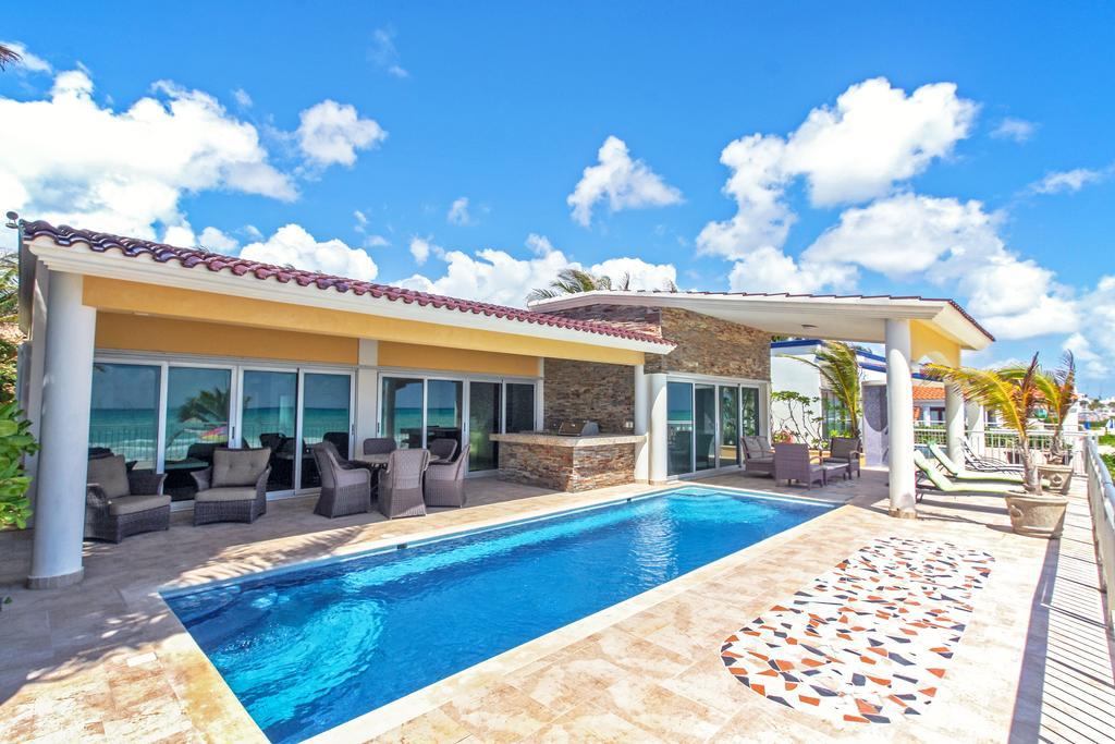 Villa Villa Rebeka - Spectacular Beachfront Oceanview 4 Bedroom - At Playacar Phase I *