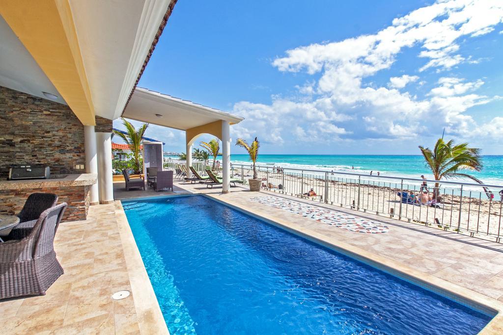 Villa Villa Rebeka - Spectacular Beachfront Oceanview 4 Bedroom - At Playacar Phase I Playa del Carmen