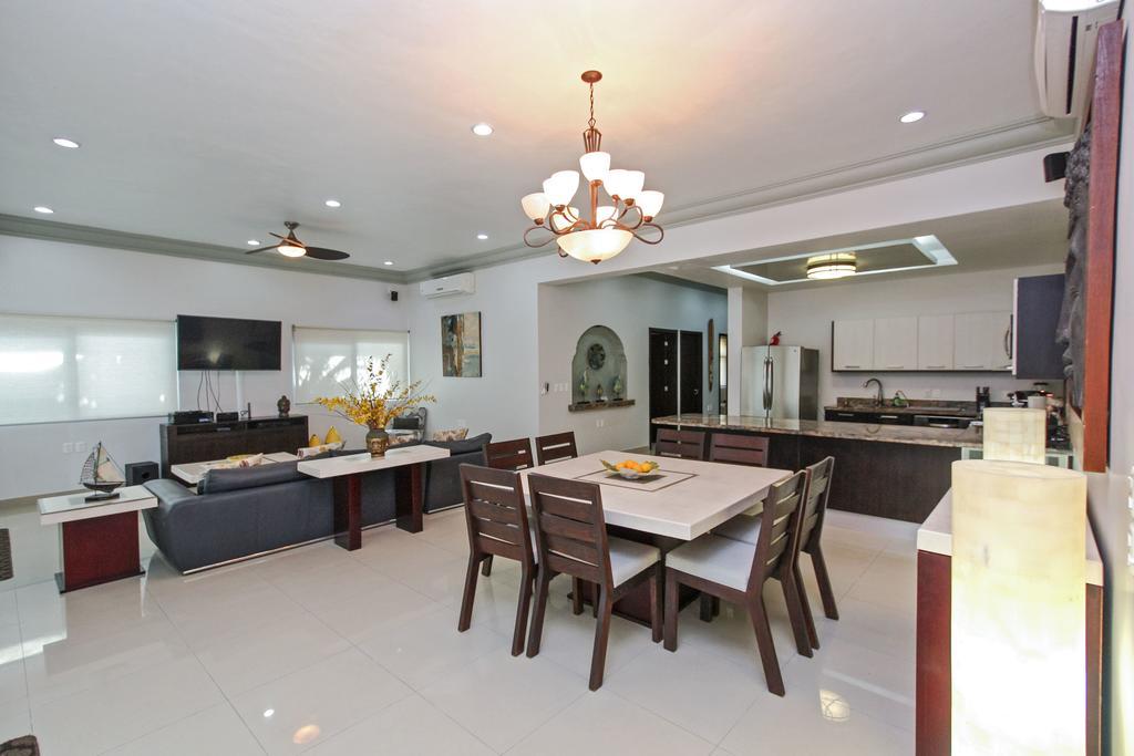 Villa Villa Rebeka - Spectacular Beachfront Oceanview 4 Bedroom - At Playacar Phase I