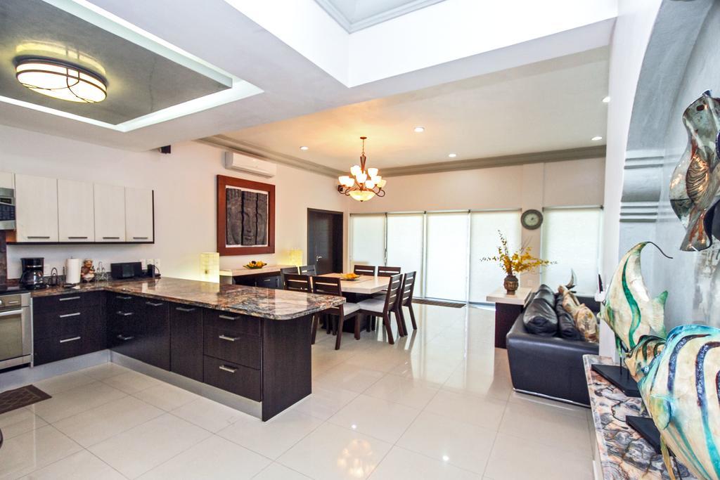 Villa Rebeka - Spectacular Beachfront Oceanview 4 Bedroom - At Playacar Phase I